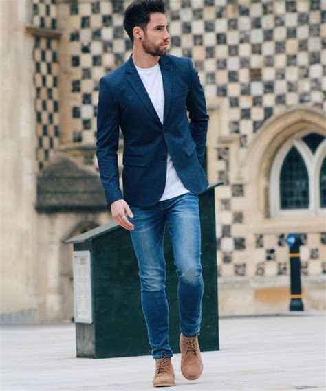 navy blue blazer with jeans.